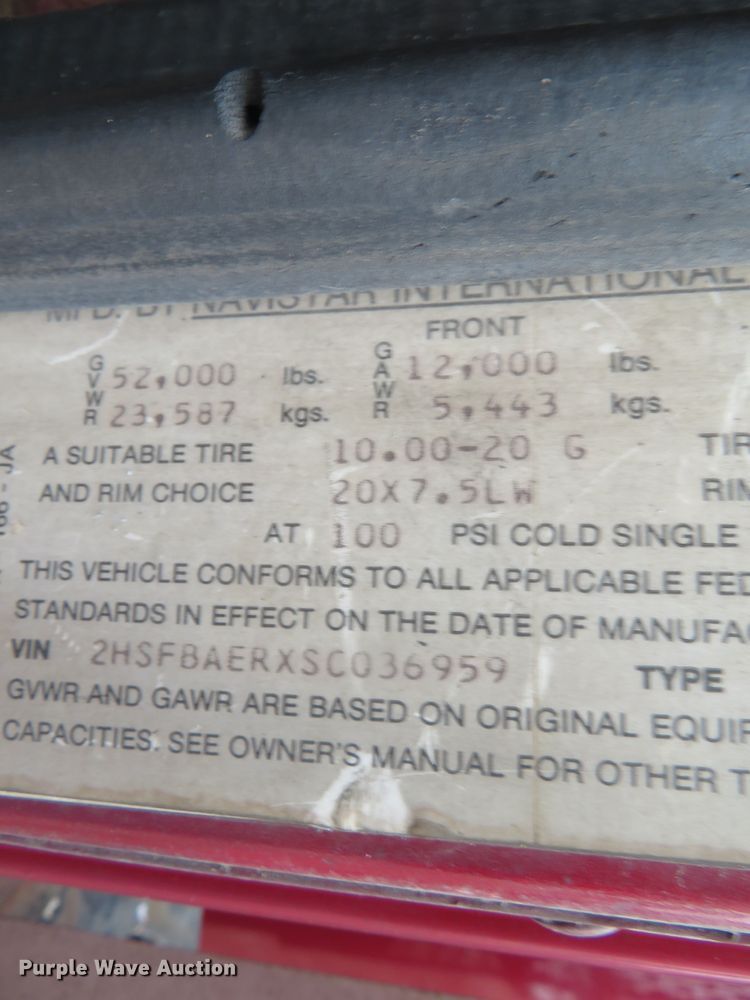 image for item DN5904 1995 International 9300  semi truck