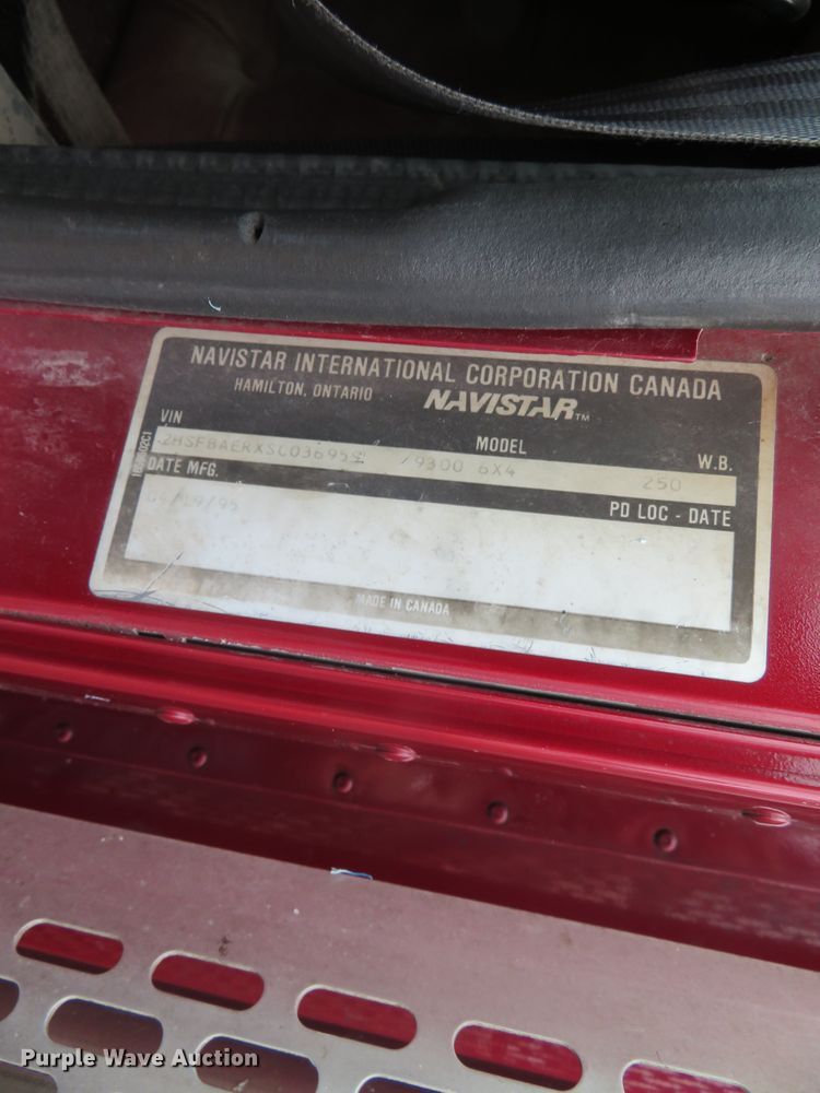 image for item DN5904 1995 International 9300  semi truck