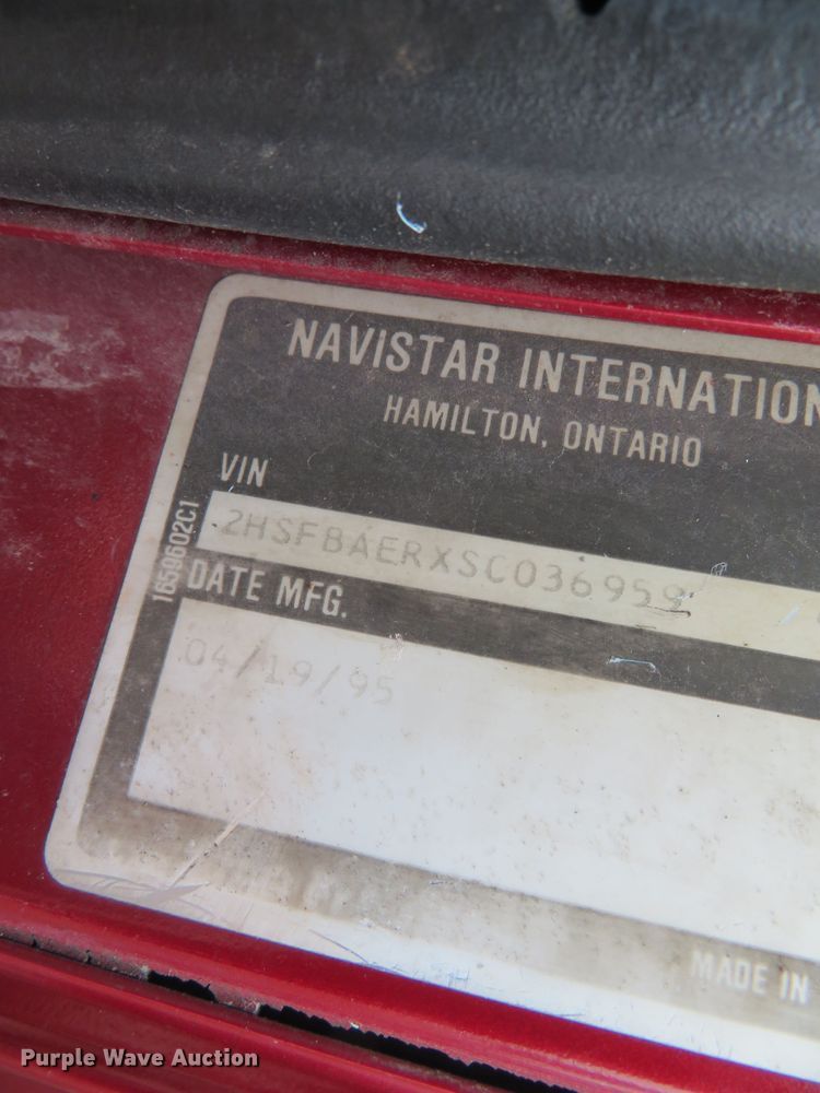 image for item DN5904 1995 International 9300  semi truck