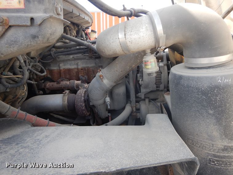 image for item FR9811 2000 Freightliner FL80  crane truck