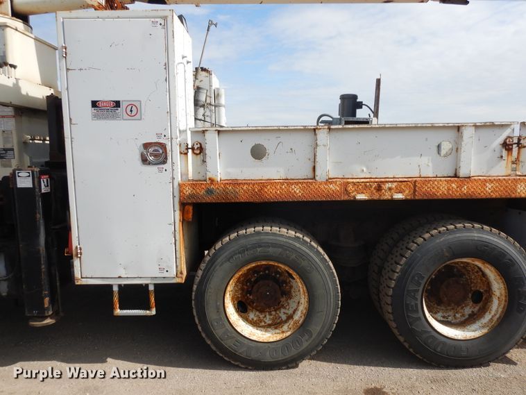 image for item FR9811 2000 Freightliner FL80  crane truck