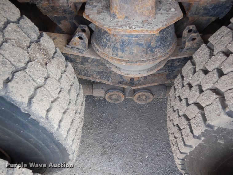 image for item FR9811 2000 Freightliner FL80  crane truck