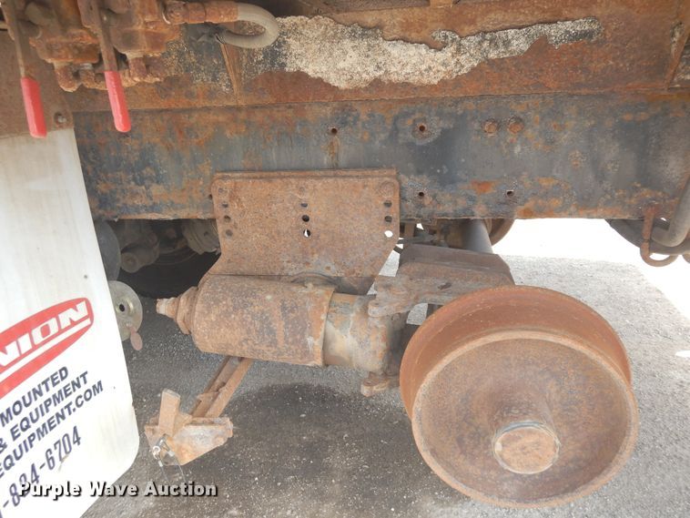 image for item FR9811 2000 Freightliner FL80  crane truck