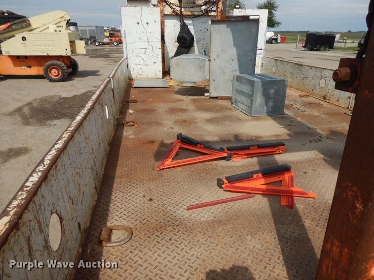 image for item FR9811 2000 Freightliner FL80  crane truck