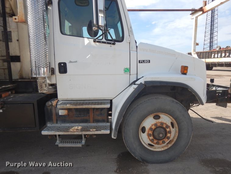 image for item FR9811 2000 Freightliner FL80  crane truck