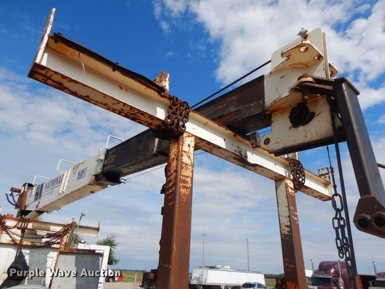 image for item FR9811 2000 Freightliner FL80  crane truck