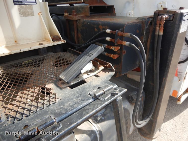 image for item FR9811 2000 Freightliner FL80  crane truck