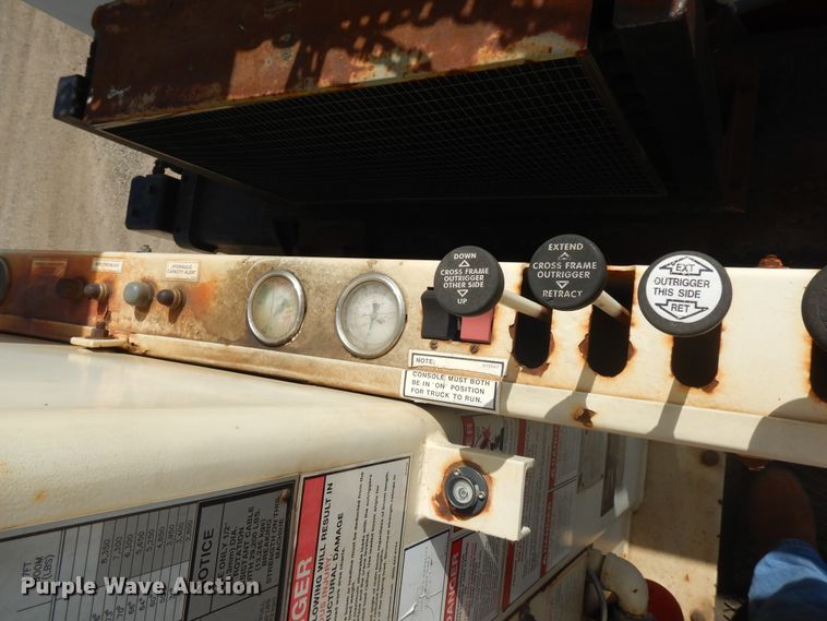 image for item FR9811 2000 Freightliner FL80  crane truck