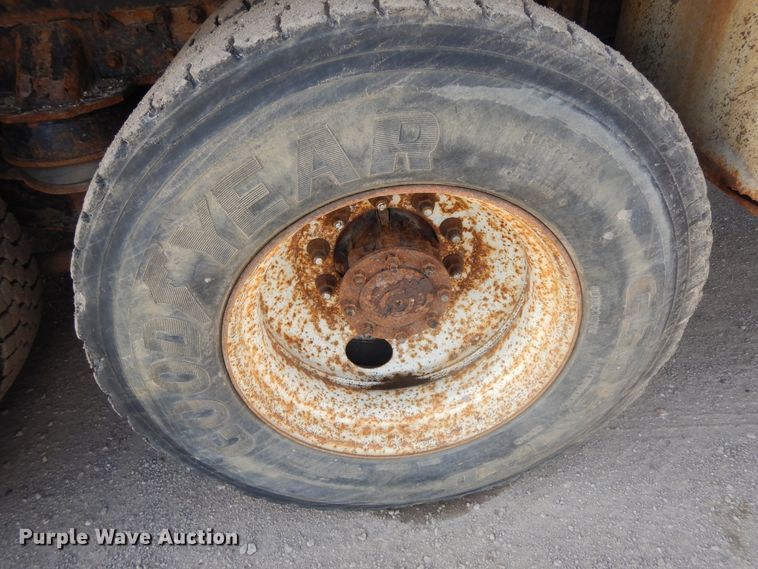 image for item FR9811 2000 Freightliner FL80  crane truck