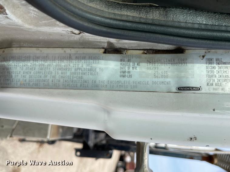 image for item FR9811 2000 Freightliner FL80  crane truck