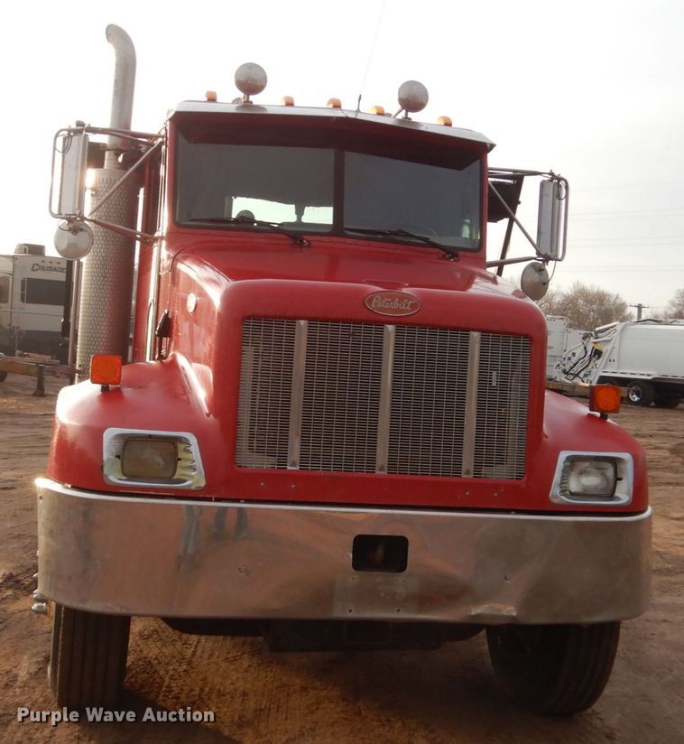 image for item HE9570 2000 Peterbilt 330  roll-off container truck