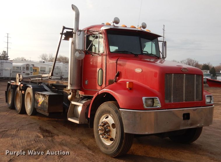 image for item HE9570 2000 Peterbilt 330  roll-off container truck