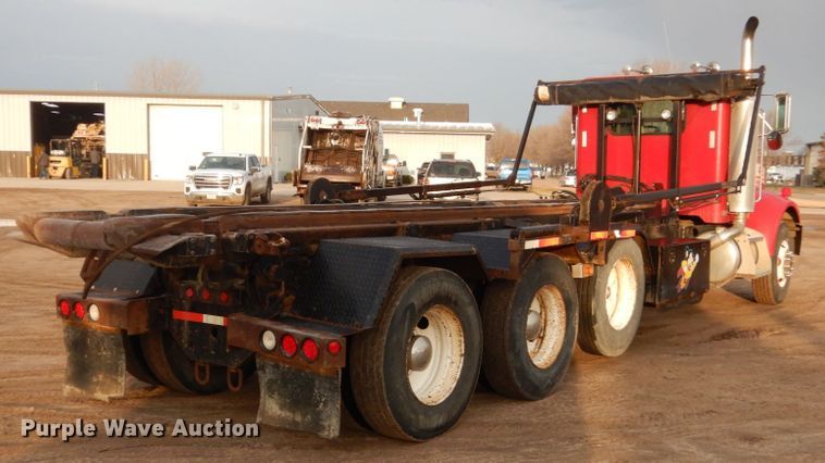 image for item HE9570 2000 Peterbilt 330  roll-off container truck