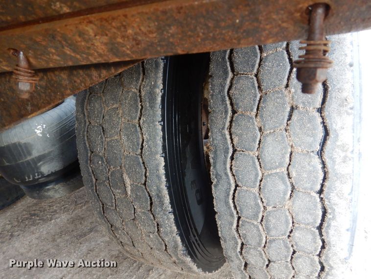 image for item HE9570 2000 Peterbilt 330  roll-off container truck