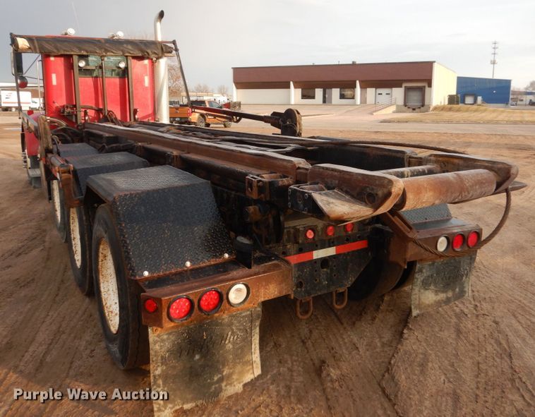 image for item HE9570 2000 Peterbilt 330  roll-off container truck