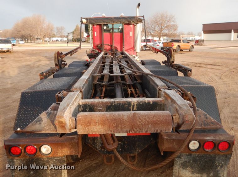 image for item HE9570 2000 Peterbilt 330  roll-off container truck