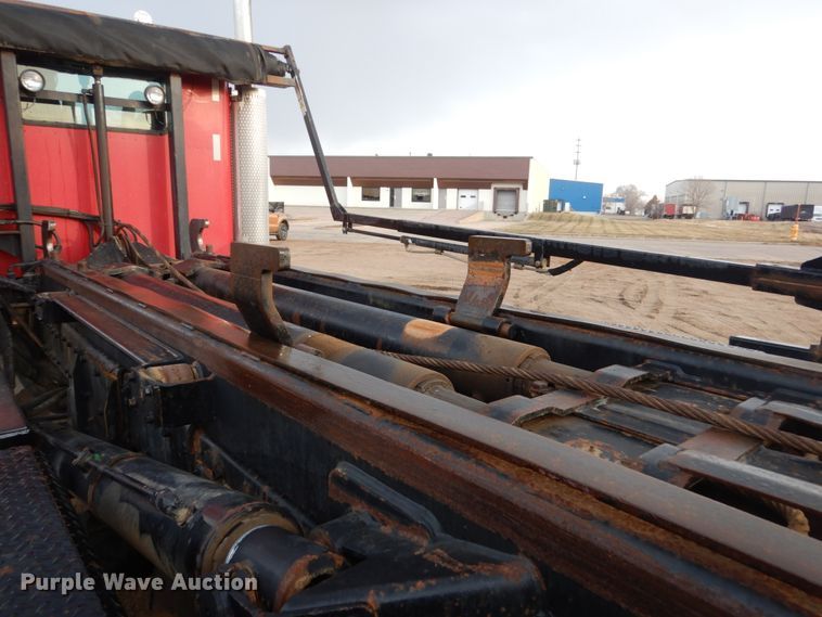 image for item HE9570 2000 Peterbilt 330  roll-off container truck