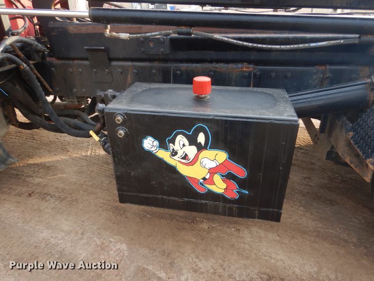 image for item HE9570 2000 Peterbilt 330  roll-off container truck