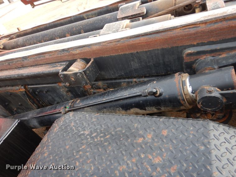 image for item HE9570 2000 Peterbilt 330  roll-off container truck