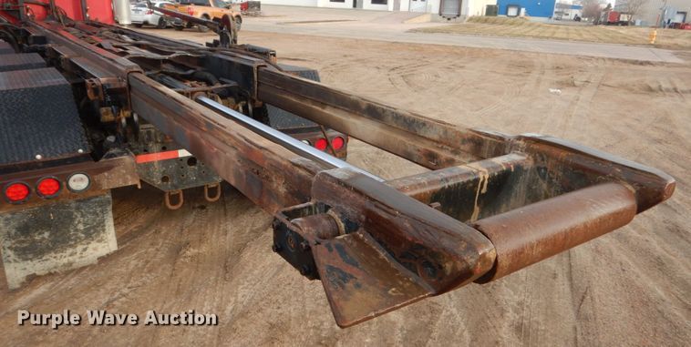 image for item HE9570 2000 Peterbilt 330  roll-off container truck