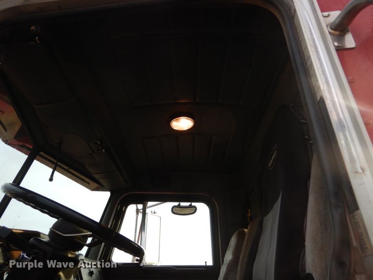 image for item HE9570 2000 Peterbilt 330  roll-off container truck