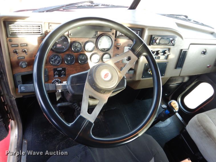 image for item HE9570 2000 Peterbilt 330  roll-off container truck