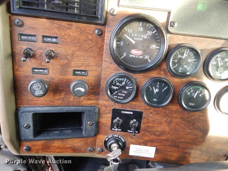 image for item HE9570 2000 Peterbilt 330  roll-off container truck