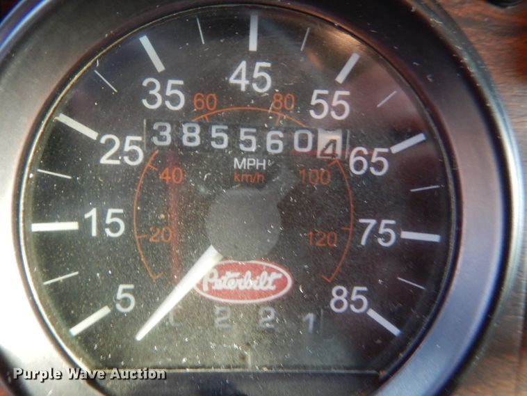 image for item HE9570 2000 Peterbilt 330  roll-off container truck