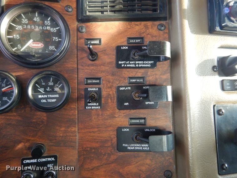 image for item HE9570 2000 Peterbilt 330  roll-off container truck