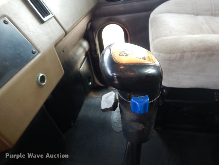 image for item HE9570 2000 Peterbilt 330  roll-off container truck