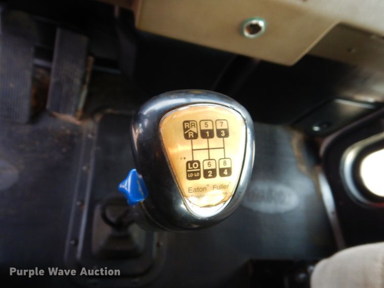 image for item HE9570 2000 Peterbilt 330  roll-off container truck