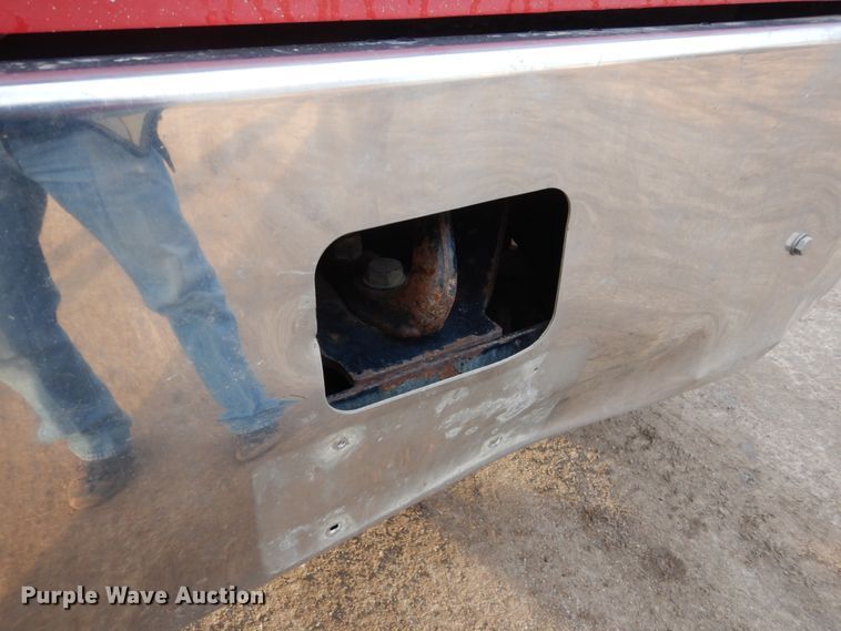 image for item HE9570 2000 Peterbilt 330  roll-off container truck