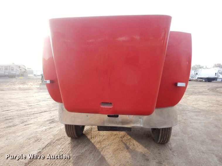 image for item HE9570 2000 Peterbilt 330  roll-off container truck