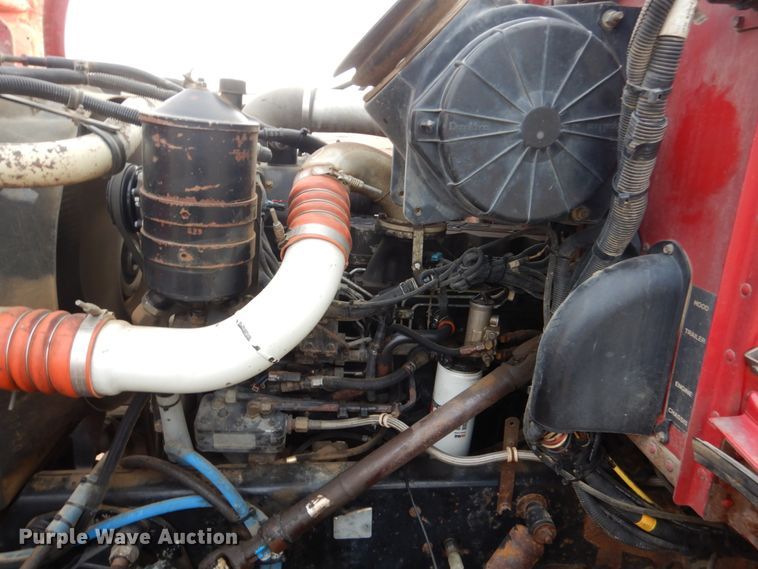 image for item HE9570 2000 Peterbilt 330  roll-off container truck