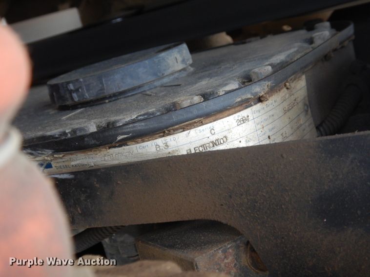 image for item HE9570 2000 Peterbilt 330  roll-off container truck