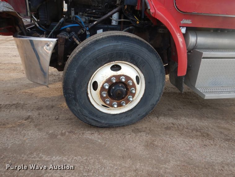 image for item HE9570 2000 Peterbilt 330  roll-off container truck