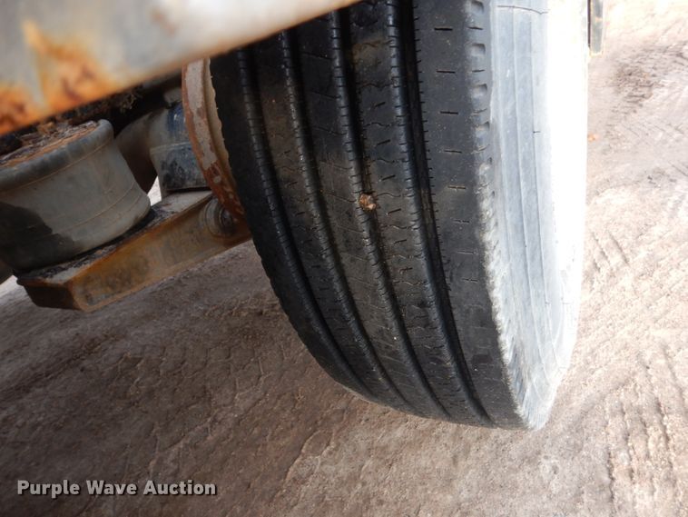 image for item HE9570 2000 Peterbilt 330  roll-off container truck