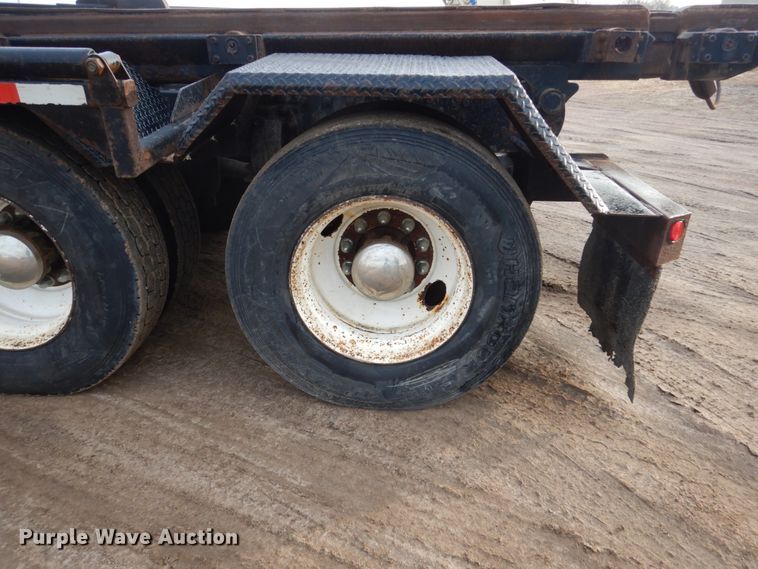 image for item HE9570 2000 Peterbilt 330  roll-off container truck