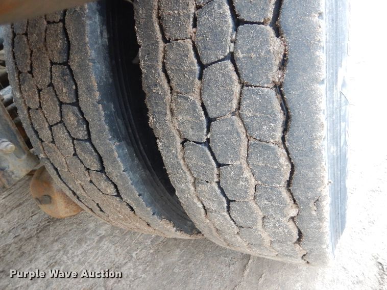 image for item HE9570 2000 Peterbilt 330  roll-off container truck