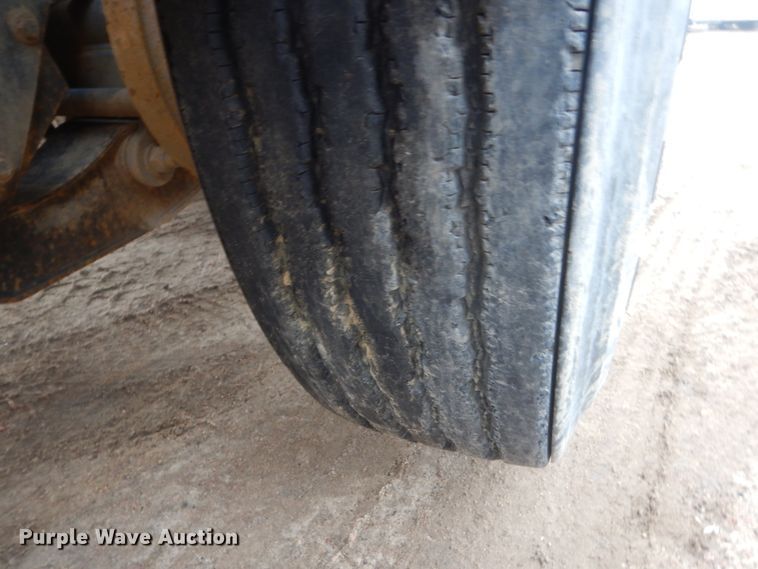 image for item HE9570 2000 Peterbilt 330  roll-off container truck