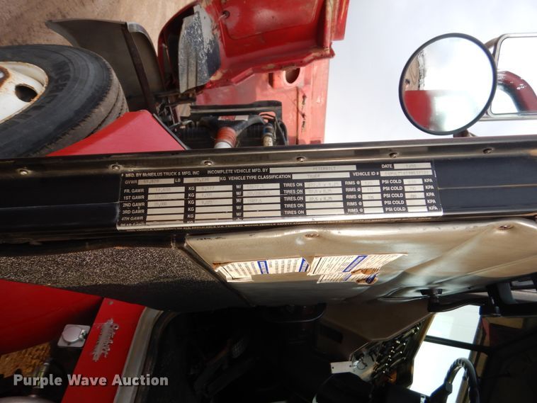 image for item HE9570 2000 Peterbilt 330  roll-off container truck