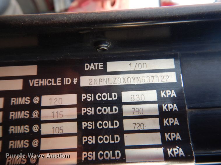 image for item HE9570 2000 Peterbilt 330  roll-off container truck