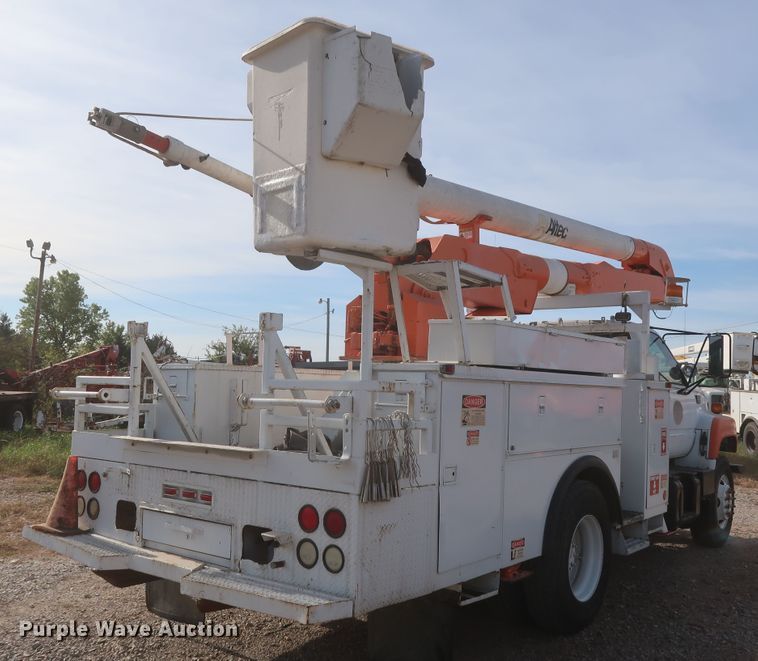 image for item HJ9427 1999 GMC C7500  bucket truck