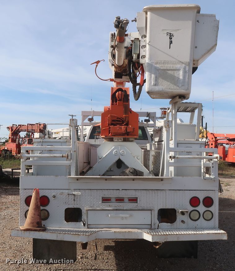 image for item HJ9427 1999 GMC C7500  bucket truck