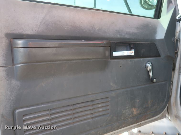 image for item HJ9427 1999 GMC C7500  bucket truck