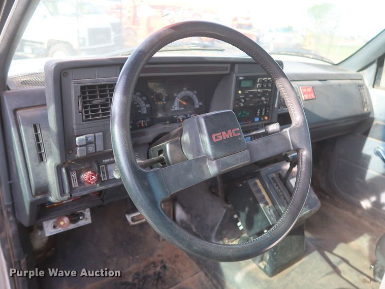 image for item HJ9427 1999 GMC C7500  bucket truck