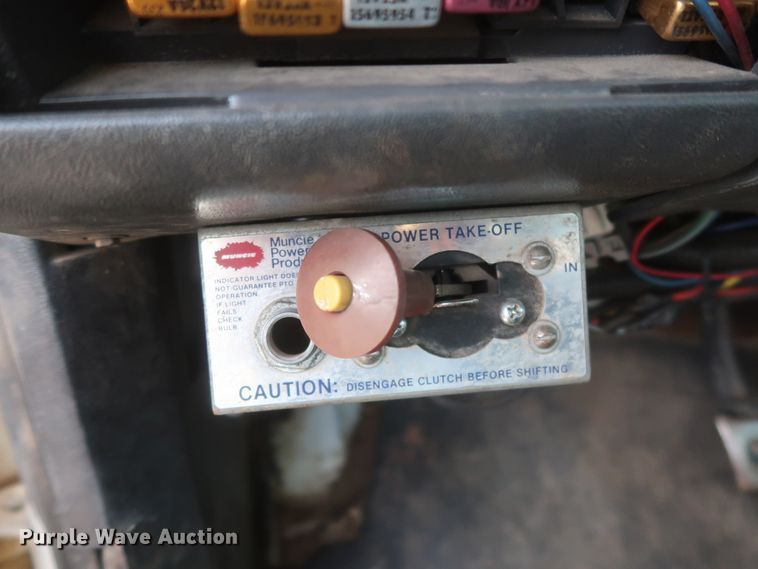 image for item HJ9427 1999 GMC C7500  bucket truck