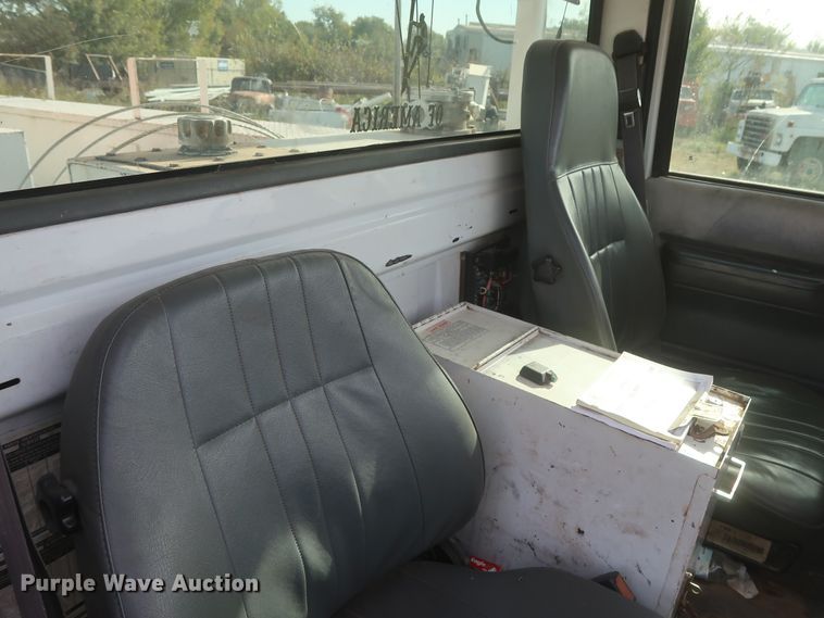 image for item HJ9427 1999 GMC C7500  bucket truck