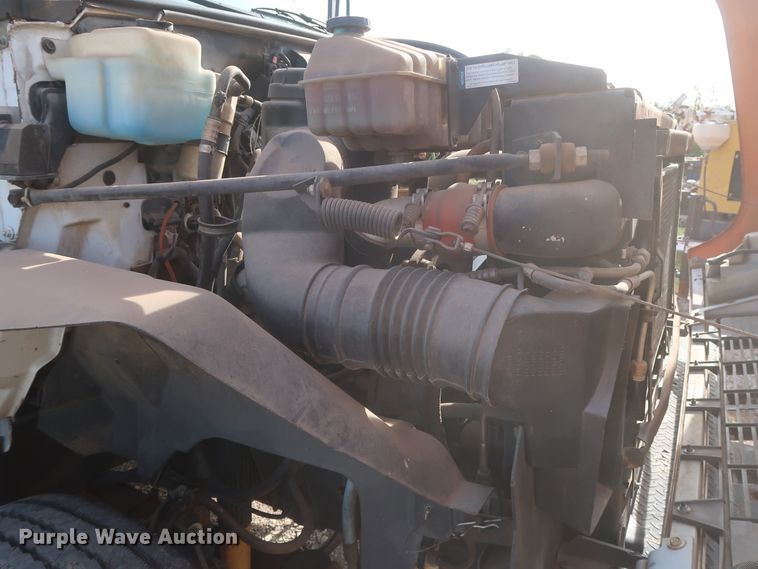 image for item HJ9427 1999 GMC C7500  bucket truck