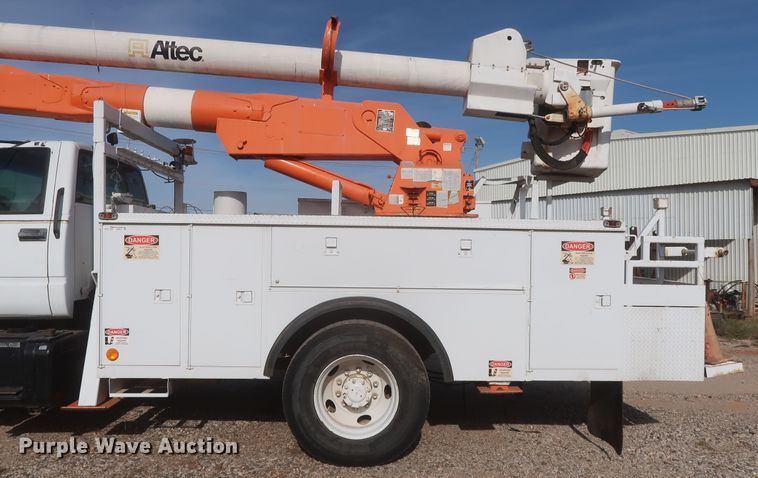 image for item HJ9427 1999 GMC C7500  bucket truck